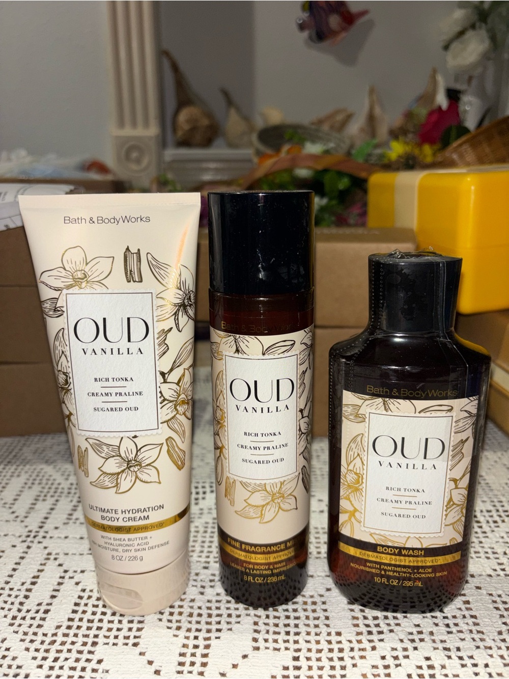 (2026) Bath & Body Works Oud Vanilla Bath Set — Cream/Gold/Brown
